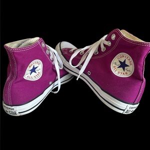 Converse Chuck Taylor women’s size 9 fuchsia high top sneakers